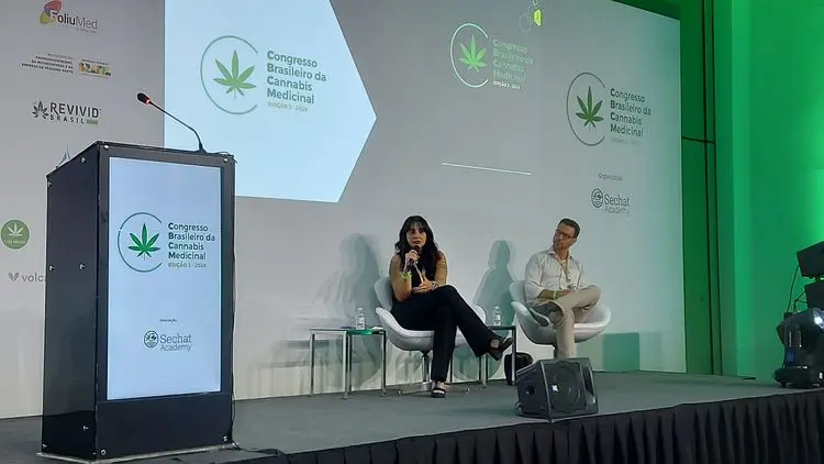 "Criamos um mercado bilionário e demos na mão do tráfico", afirma advogado durante palestra sobre o uso adulto da cannabis