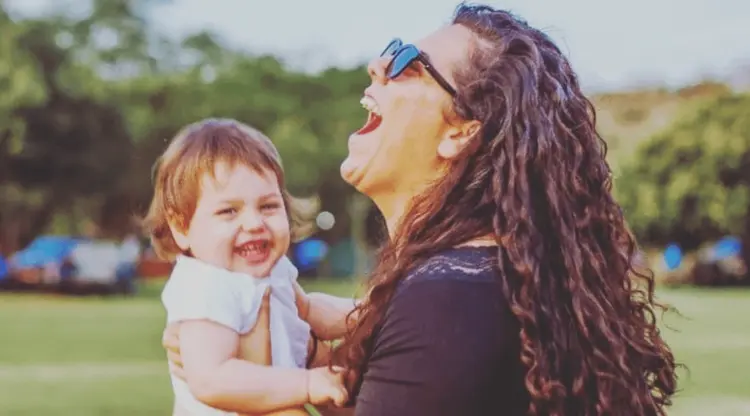 “A cannabis foi revolucionária em nossas vidas e no tratamento da minha filha”, diz mãe de criança autista