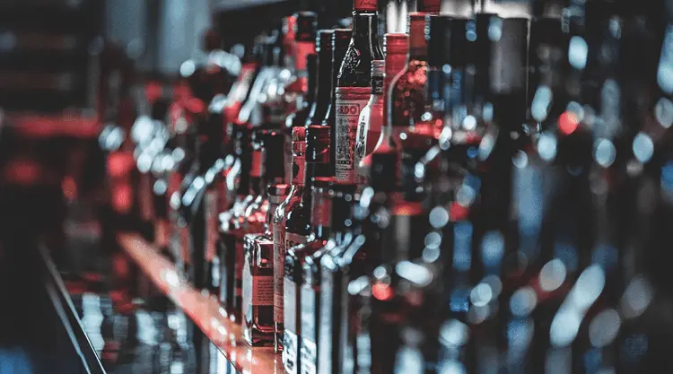 Briga de gigantes: o álcool pode ser substituído pela cannabis?
