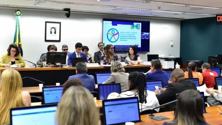Em Brasília, projeto que garante acesso ao canabidiol para PCDs avança na Câmara dos Deputados