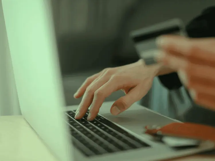Estudo nos EUA: cada vez mais menores compram maconha online sem restrições