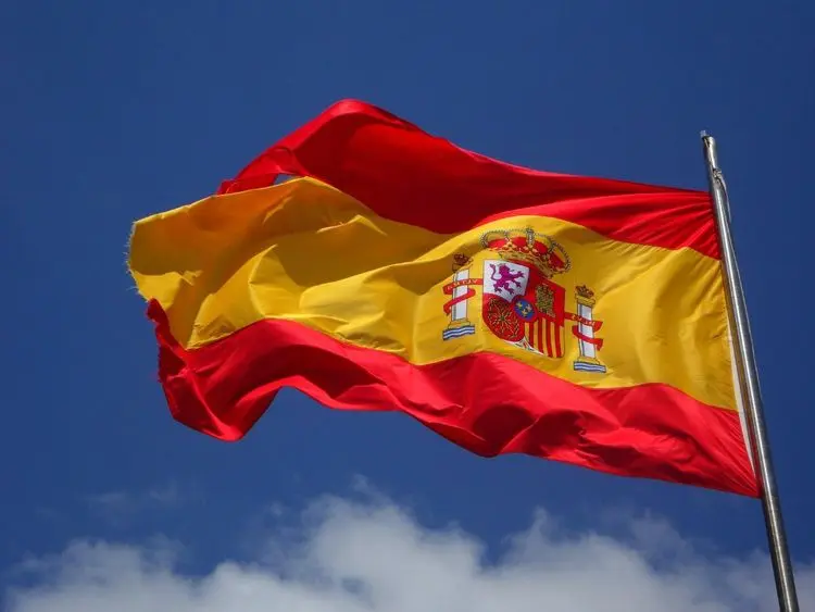 Espanha enfrenta críticas sobre nova regulamentação da cannabis para fins medicinais