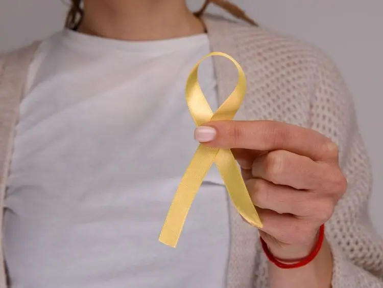 No Março Amarelo, saiba como a cannabis pode proporcionar alívio da endometriose