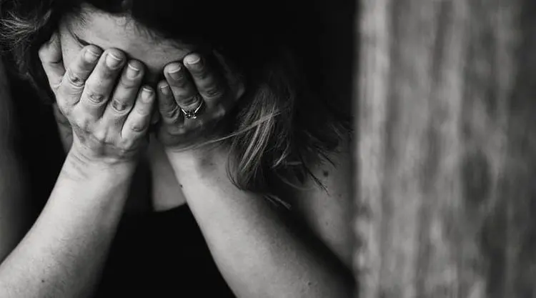 Por que as mulheres com endometriose estão optando pela cannabis do mercado ilícito?