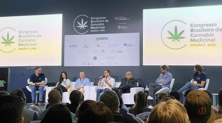 Superar o proibicionismo é indispensável para o acesso à cannabis medicinal e fortalecimento da indústria: veja a análise dos debatedores do CBCM 2023