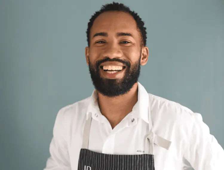 Chef da série “Cola com Diamante” conta como a cannabis medicinal tem ajudado no controle da ansiedade