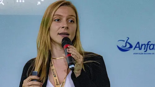 Veterinaria encuentra una llamada a la actualización y al afecto en la mayor feria de cannabis de América Latina