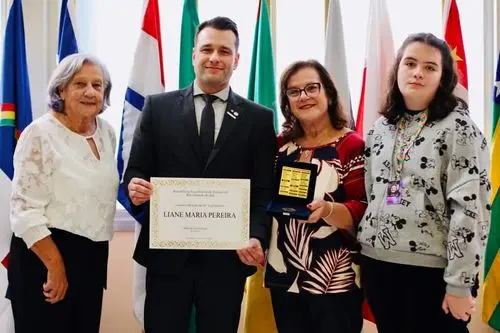 Dona del primer hábeas corpus para el cultivo de Rio Grande do Sul recibe medalla de la 56º legislatura