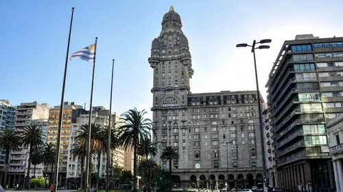 Uruguay estudia permitir la venta de cannabis a turistas y no residentes para combatir el mercado ilegal