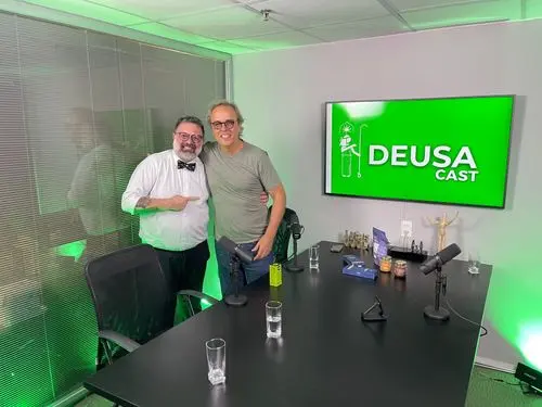 Beto Brant y Pedro Pierro debaten cannabis, ciencia y cine en Deusa Cast