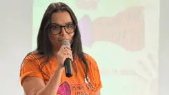 Entre pasos y pausas, Ana Carolina transforma la muleta y el cannabidiol en símbolos de libertad